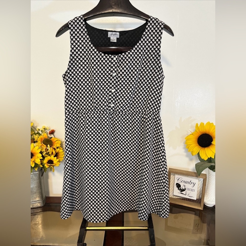 J Gee Women’s size large sleeveless black-and-white dress